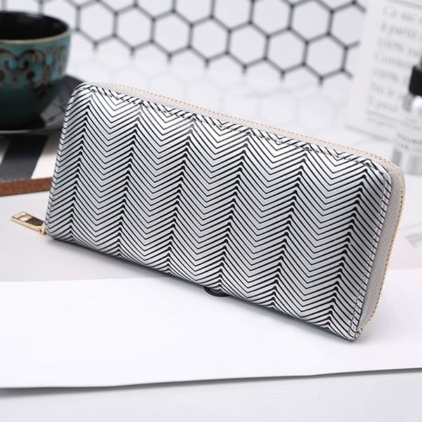 

2019 new ladies purse zipper long paragraph personality printing wave pattern long change clutch bag female, Red;black