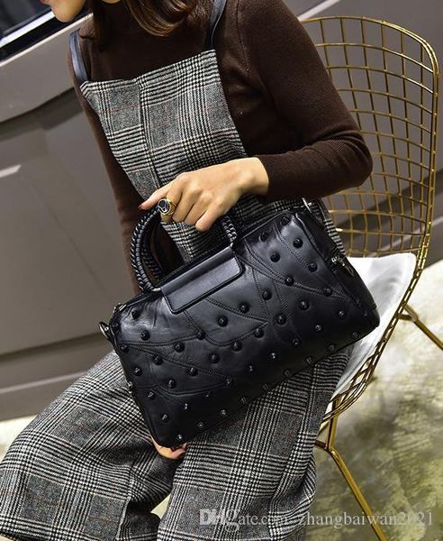 

female 2019 new ladies fashion wild shoulder bag european and american fashion peas bag sheepskin handbag large capacity