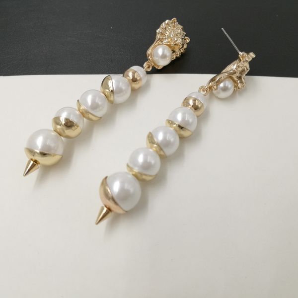 

fashion-baroque vintage metal lion head stud earrings for women pearl earring pendant gold rivet brincos earring punk jewelry 2017, Golden;silver