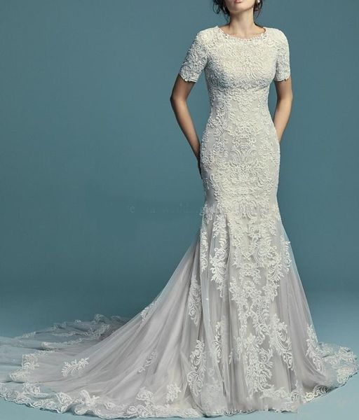 

vintage 2019 lace appliques mermaid modest wedding dresses with short half sleeves jewel neck buttons back wedding gowns sleeved custom made, White