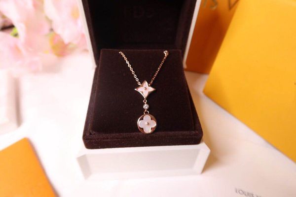 

2020 new luxury high-quality s925 sterling silver double flower necklace, limited fashion natural white mother-of-pearl designer jewelry wed