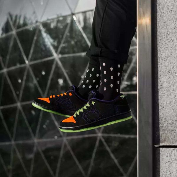 

2019 36 45 sb dunk low night of mischief halloween men women casual trainers trick or treat fashion size - outdoor shoes