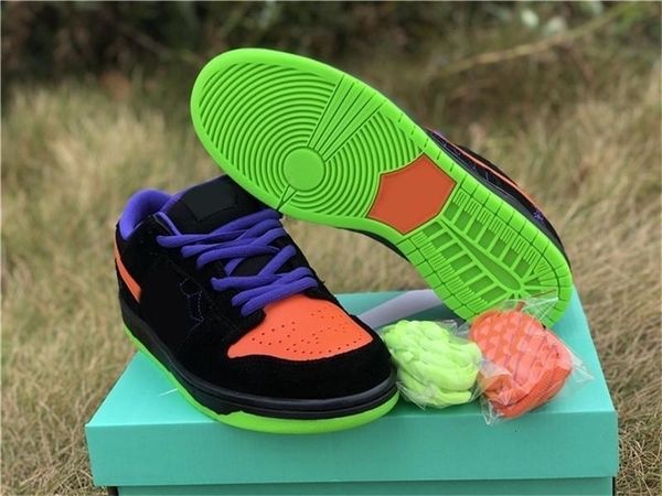

6817 006 authentic sb dunk low night of mischief running shoes men glow in the dark black/total orange-court purple-volt bq- sneakers