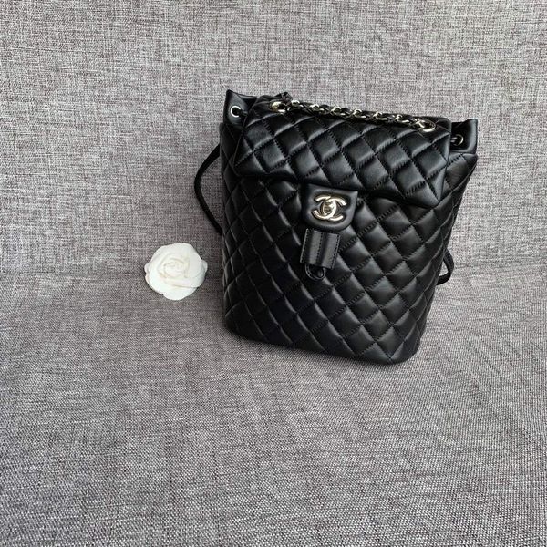 

the new ladies backpack 7a high-end custom quality fashion fashion casual style gold and silver metal accessories with shoulder straps