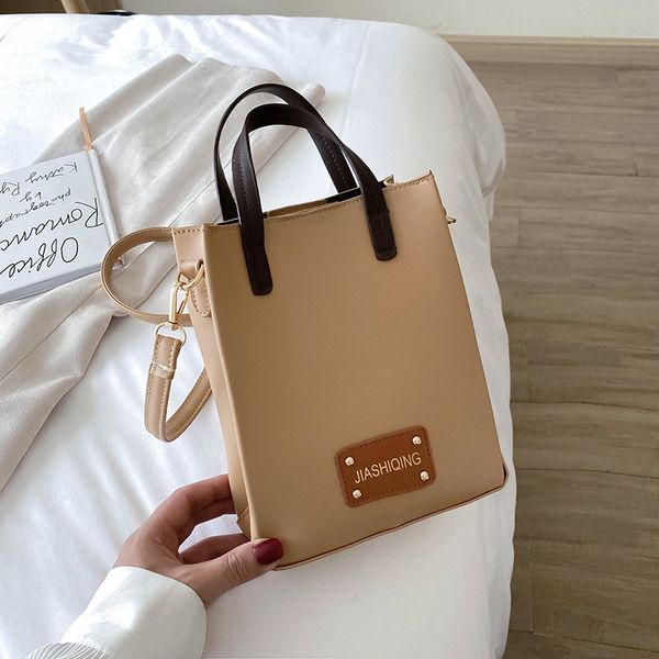 

2020 lady leather open pocket tote b0067