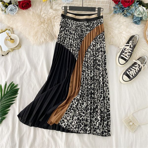

2019 winter new elastic waist irregular leopard stitching pleated skirt, Black