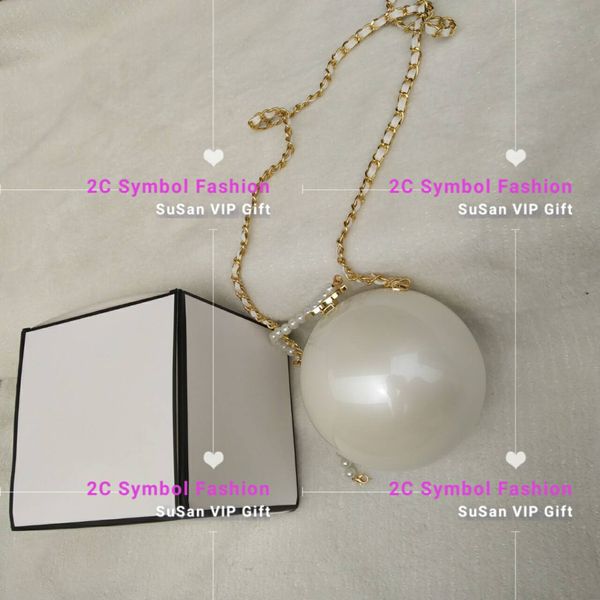 

In pried cc fa hion acrylic houlder bag with gift box cla ic pattern pearl hape women bag white or black makeup acrylic bag pearl handbag