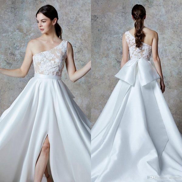 

дешевые простые одно плечо boho a line свадебные платья 2020 кружева аппликации атласные high side split платья венчания gownsrobes de marié, White