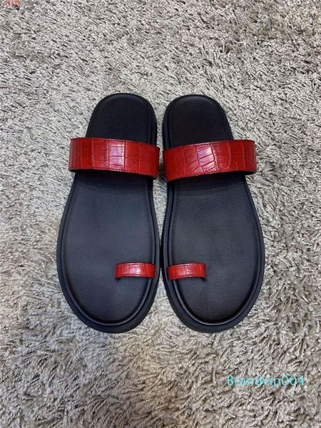 

the latest early summer men slipper ,zy06 casual and simple flip-toe flat slippers leather sandals suitable for home and outdoor use, Black