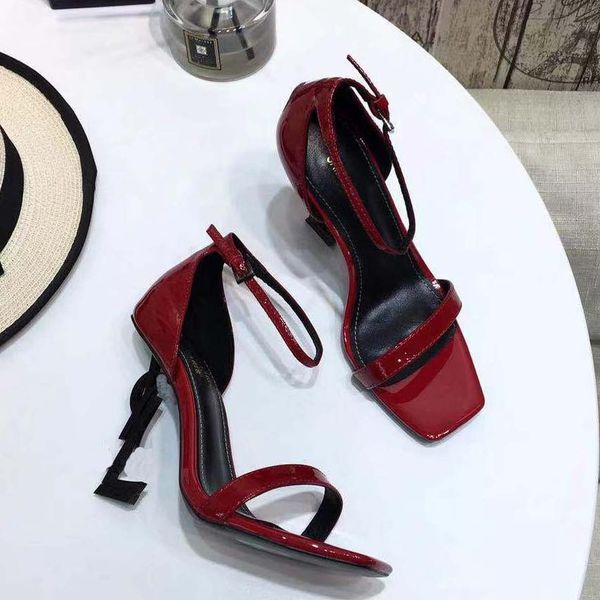 

женщина тапочки сандалии дизайнерская обувь лучшее качество сандалии на высоком каблуке шлепанцы модные сандалии с коробкой размер:35-41 бес, Black