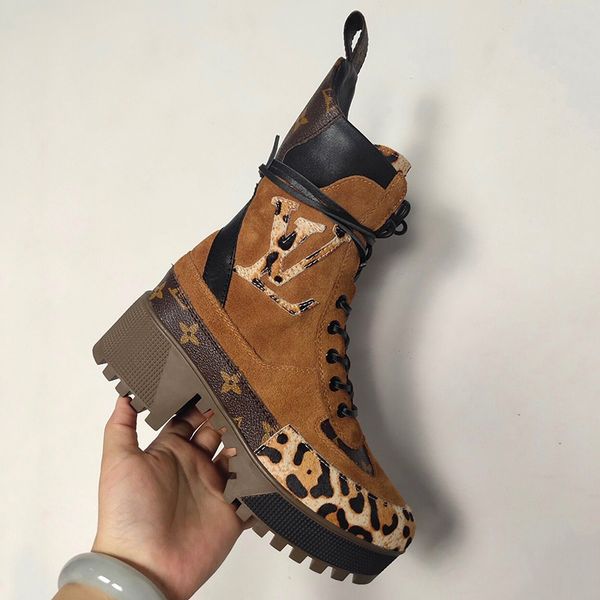 

2019 winter new short boots thick with high heel martin boots leather platform thick bottom lace-up locomotive boots, Black