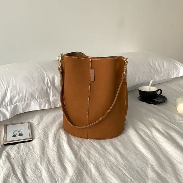 

2020 ladies fashion new korean wild crossbody one shoulder scrub large capacity fashion casual broadband bucket bag