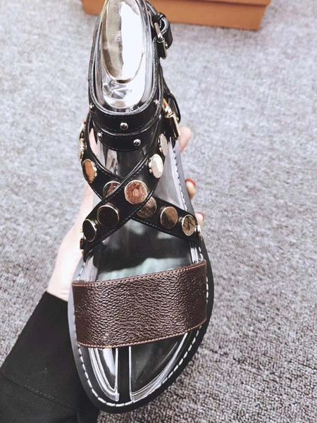 

2020luxury women popular leather sandal striking gladiator style designer leather outsole perfect ladies shoes popular leathe, Black