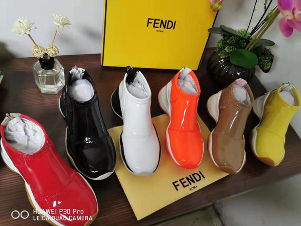 

in 2020, the designer designed the latest explosive women's casual shoes, which is simple and stylish, low-key and luxurious, Black
