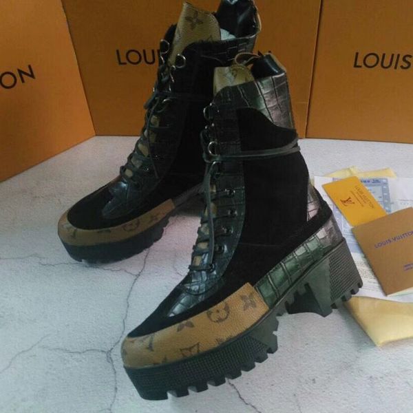 

fashion women's boots thick high-heeled front lace-up british style printed color-matching martin boots factory direct sales, Black