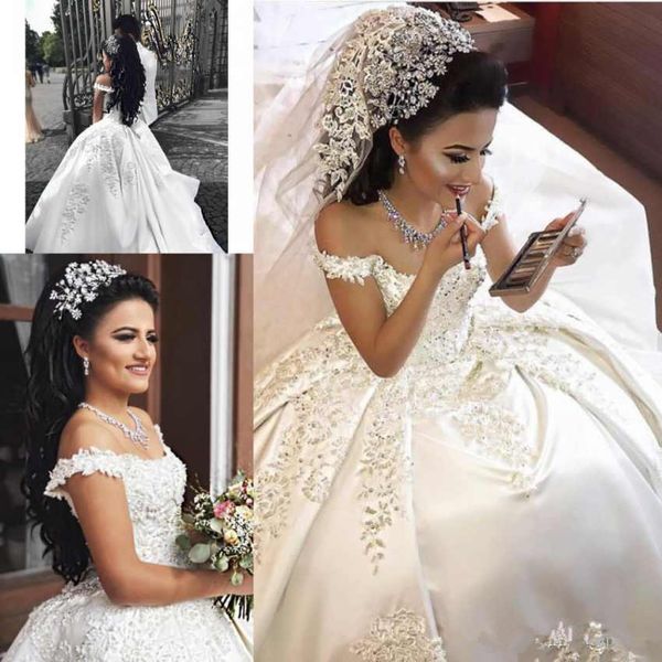 2020 abiti da sposa di lusso arabo abito da ballo in raso con spalle scoperte in pizzo applique in rilievo di cristallo abiti da sposa taglie forti nuovo designer