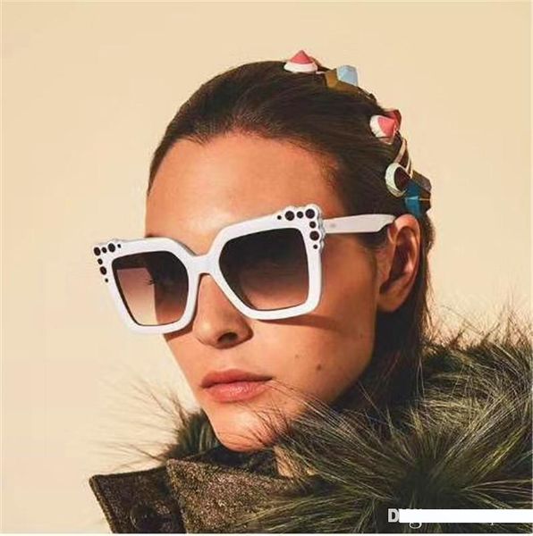 

новая мода женщина солнцезащитных очков, специальный авангардные дизайнерские очки кадр с заклепкой высокого качества людей моды любимым гор, White;black