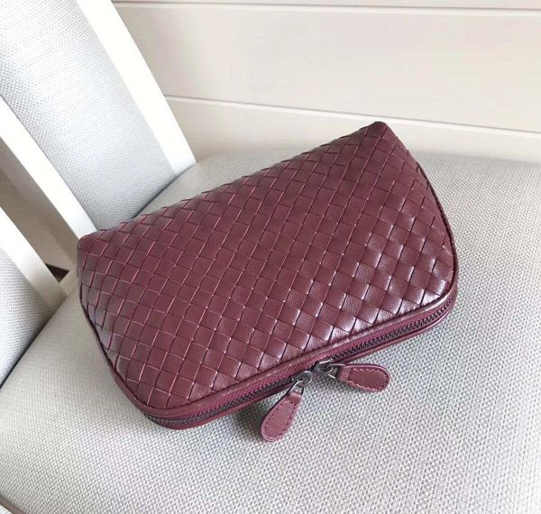 

2020 new ladies' hand bag makeup bag by Italian designer high-end customized hand woven soft ladies' bag