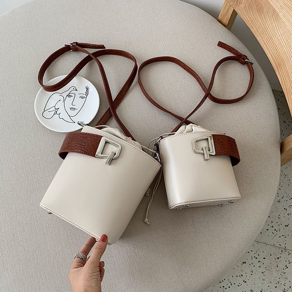 

2019 new bucket bag crocodile pattern hand bill of lading shoulder slung women's bag