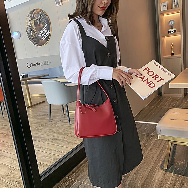 

underarm bag 2020 new ladies simple korean shoulder bag fashion retro large capacity solid color crescent women's