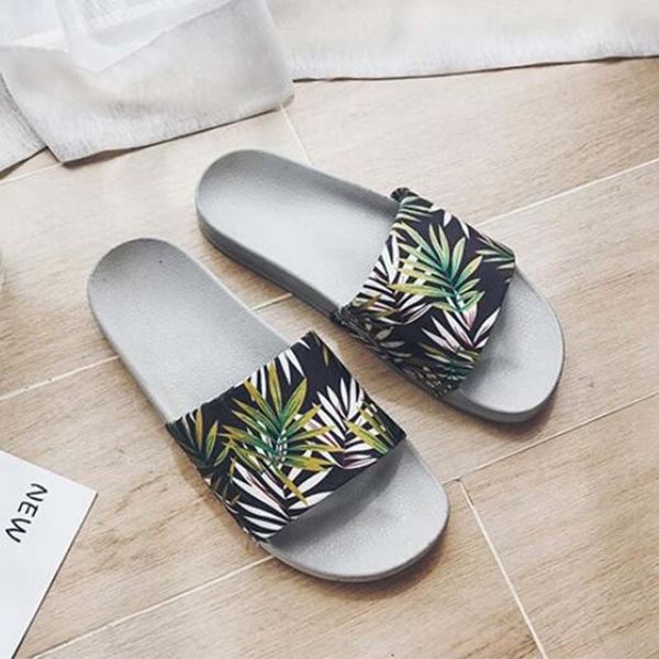 

2019 new men's slippers quality fashion casual trend wild korean slippers lightweight comfortable non-slip flat beach shoes, Black