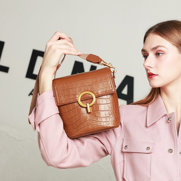 

new designer luxury handbags purses women's leather bow saddle bag star same leather cowhide shoulder slung semicircular bag 1901