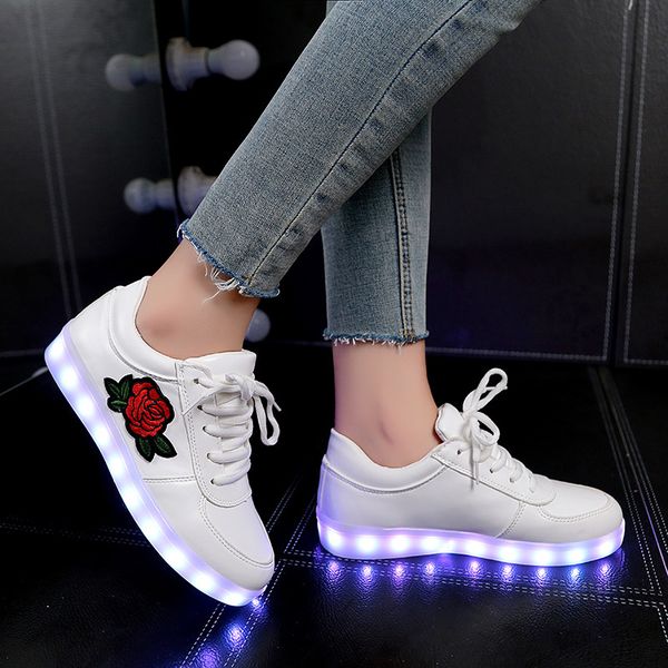 

2018 new size 27-44 boys&girls luminous sneakers led shoes light up usb rechargeable 7 color flashing shoes for men women t200114, Black;red