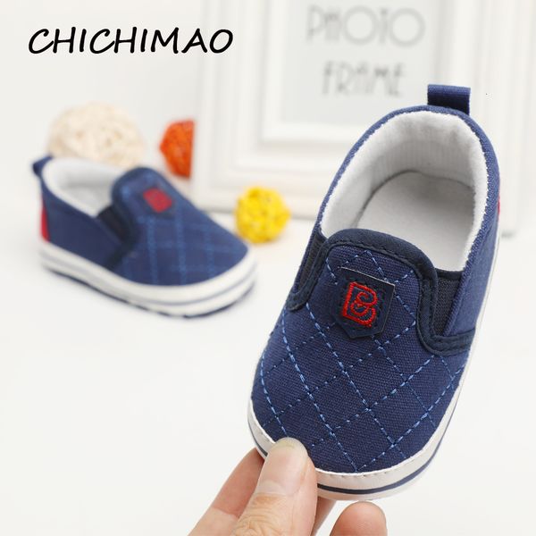 Moda neonato unisex poco profonda suola morbida scarpe per bambini in cotone solido mocassini per bambini culla per neonati all'aperto ragazzi ragazze primo camminatore all'ingrosso