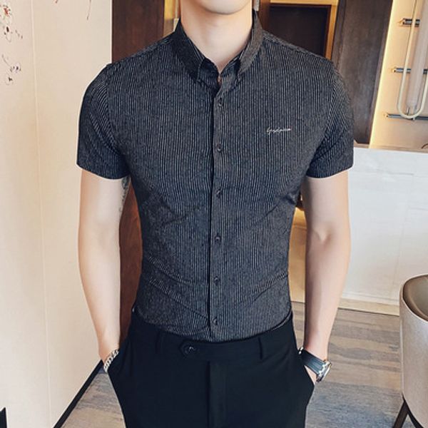 

2020 летняя полосатая рубашка мужская с короткими рукавами тонкая секция корейская тонкая повседневная вышитая рубашка мужской прилив красив, White;black