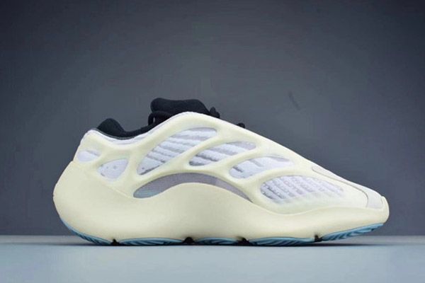 

2020 azael 700 v3 designer shoes for sale glows in the dark correct version kanye west men womens running shoes