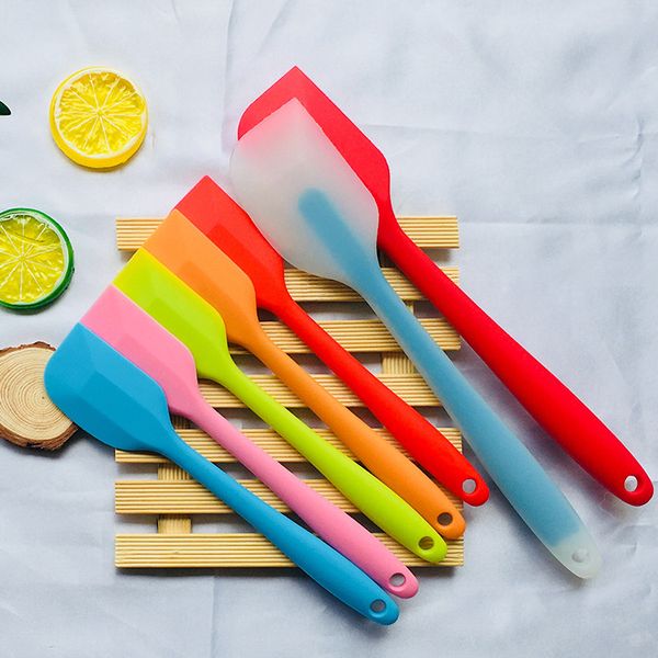 

5 kitchen utensils of different colors cake spatula baking tool silica gel translucent scraper baking pastry tool t3i5249
