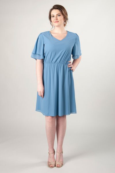 2019 Sommerblaues Chiffon-Kleid in Übergröße, kurzes, schlichtes Brautjungfernkleid mit flatternden Ärmeln, V-Ausschnitt, knielanges, böhmisches Hochzeitskleid