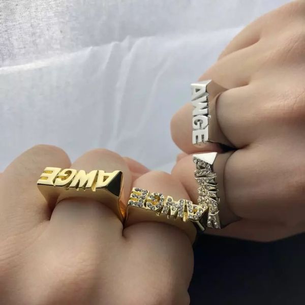 

2019 Hip Hop AWGE классическое кольцо безымянного пальца в виде буквы ASAP ROCKY с гладкой поверхностью для точечного сверления двухцветного золота и серебра