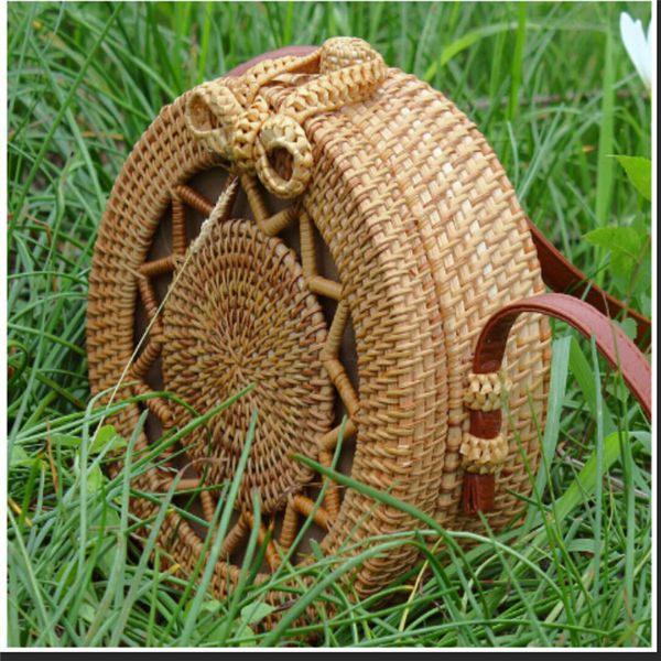 

2019 fashion woemn summer round bag beach rattan shoulder bags ladies wicker weave handbag crossbody rattan shoulder bags