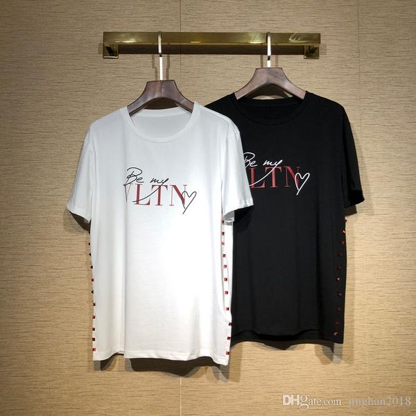 

2019 новый модный бренд Красная кнопка Письмо печати дикий шею с коротким рукавом ф