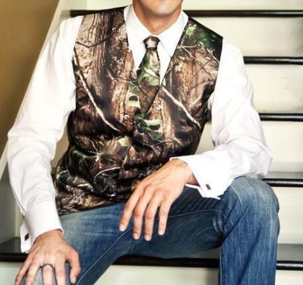 

2019 new fashion camo groom vest formal tuxedo vest for wedding (vest+tie, Black;white