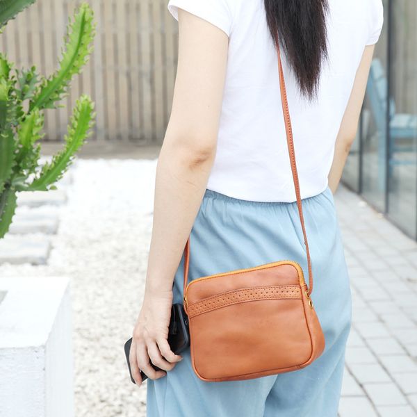 

2019 new women's bag hand-made retro slant edith head layer cowhide mini leather women's bag