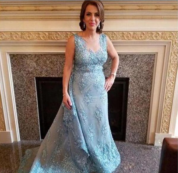 

2020 light sky blue mother of the bride dresses vintage applique lace beading sweep train formal evening gowns v neck sleeveless zip back, Black;red