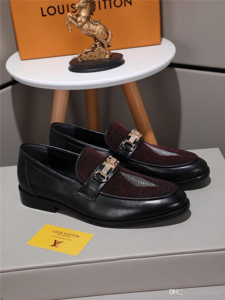 

20ss luxury men dress shoes men's social shoes mens velvet loafers man tassel rivet gentlemen wedding shoes grey black