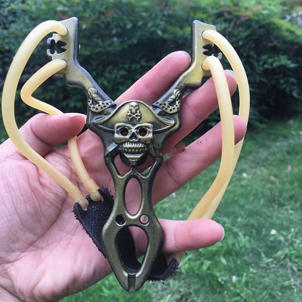 

пиратские черепа сплава slingshot стрельба инструменты высочайшее качество детские игрушки охота рогатки для воспоминание и развлечения бесп