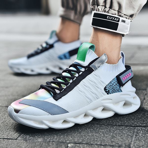 

2020 light weight men walking shoes outdoor anti slip training sport sneakers white black big size 39-46 running shoes