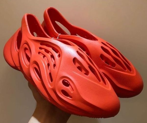 

2020 red black cream new foam runner kanye west summer shoes with box size 36-45 v2 shoes,black red shoes