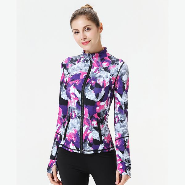 

colorvalue stereoscopic tissue pattern gym workout jackets women quick dry seamless sport fitness coat outwear with thumb holes, Black;red