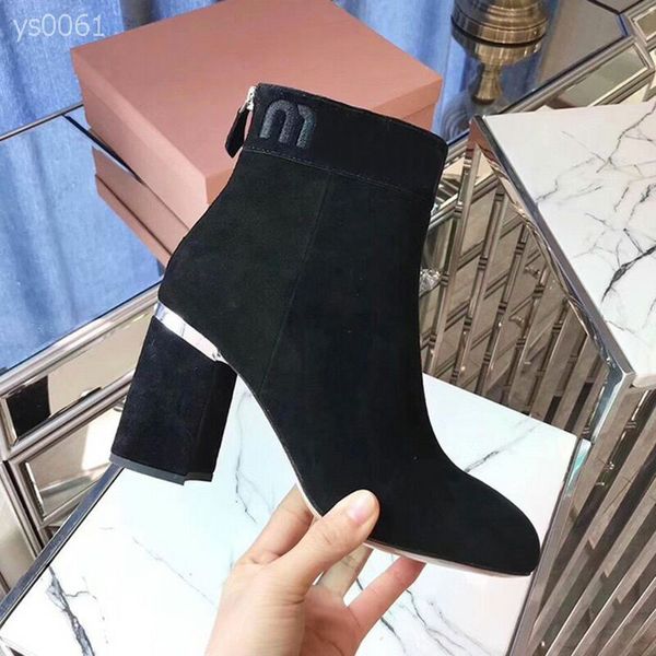 

round toe patent leather high heel short boots women's side zipper 2019 autumn and winter new leisure bright leather thick heel martin, Black