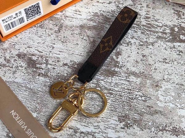 

2017 high qualtiy leather keychain key chain & key ring holder brand key chain designer men women souvenirs car bag keychain andy2a