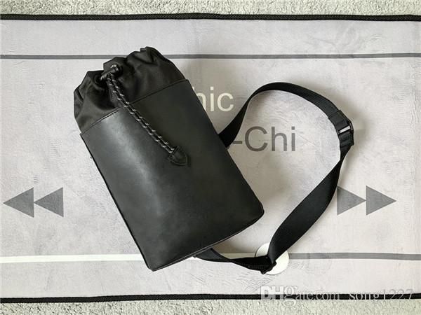 

new functional design of one-shoulder bag self-climbing rope sealing for easy access to wide shoulder straps