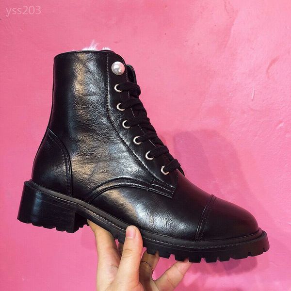 

2019 wild autumn and winter short boots in europe and america with round head color matching thick bottom thick heel martin boots, Black