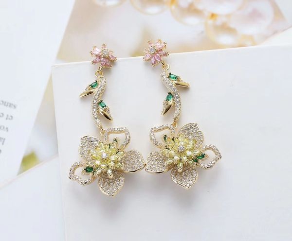 

korean full bore micro zircon inlaid 3d flower leaf earrings fashion retro exquisite banquet decoration earrings, Golden;silver
