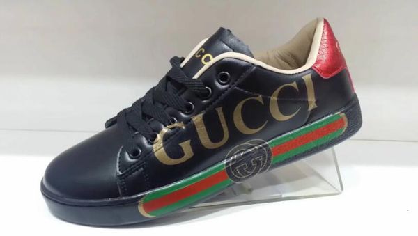

2019 Four-color running shoes, sneakers, sneakers and men's sneakers are on sale