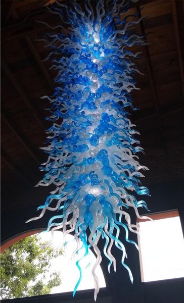 Lampen Neueste große Hotel-Kristall-Kronleuchter, die einen großen blauen und weißen Borosilikatglas-LED-Hängeketten-Kronleuchter mit hoher Decke beleuchten